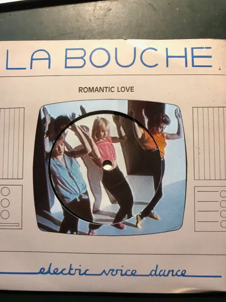 Romantic Love - Electric Voice Dance