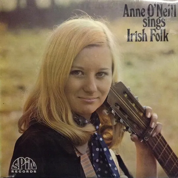 Sings Irish Folk