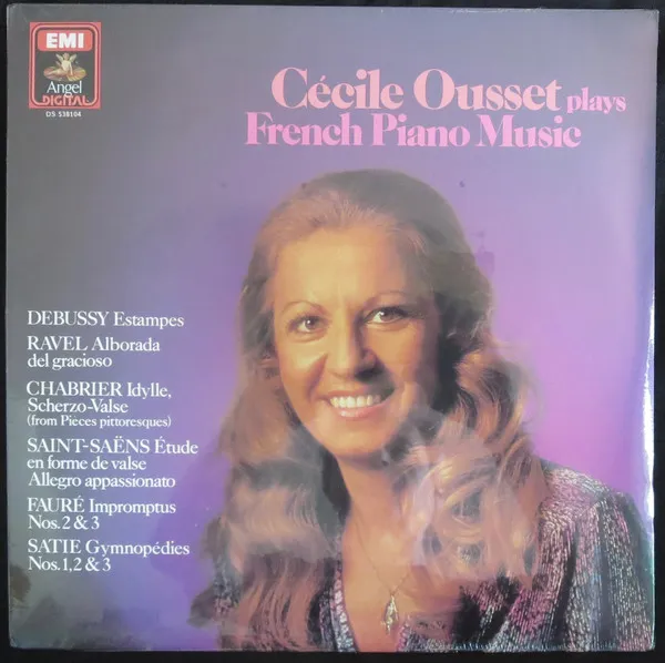 Plays French Piano Music