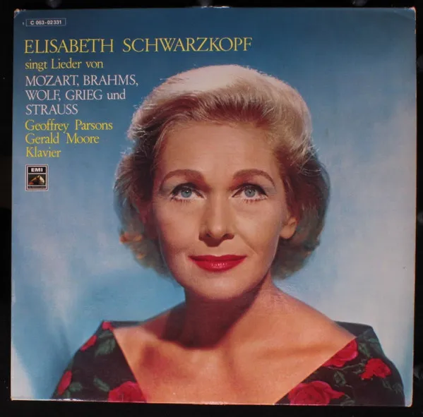 Singt Lieder Von Mozart, Brahms, Wolf, Grieg Und Strauss