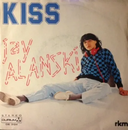 A Kissin Out Of Sight With You