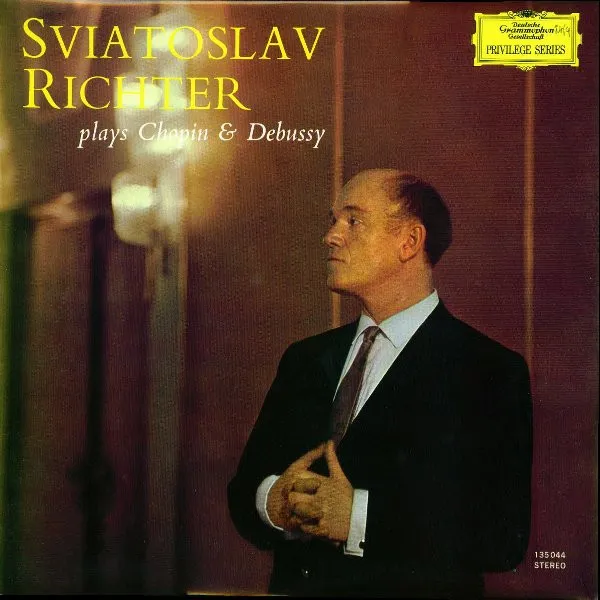 Plays Chopin & Debussy
