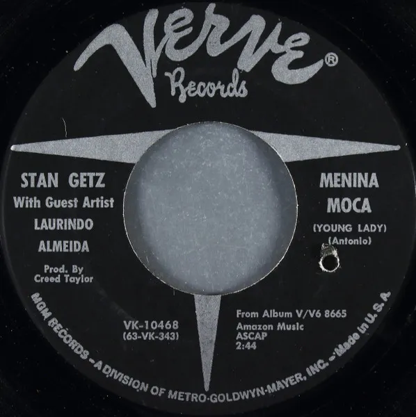 Menina Moca = Young Lady / Winter Moon