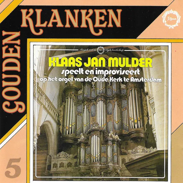 Speelt en Improviseert aan het Orgel van de Oude Kerk te Amsterdam
