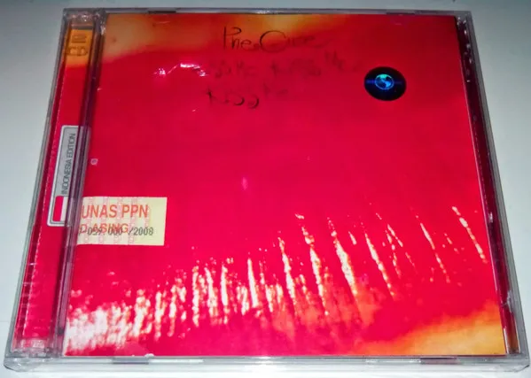 Kiss Me, Kiss Me, Kiss Me (Deluxe Edition)