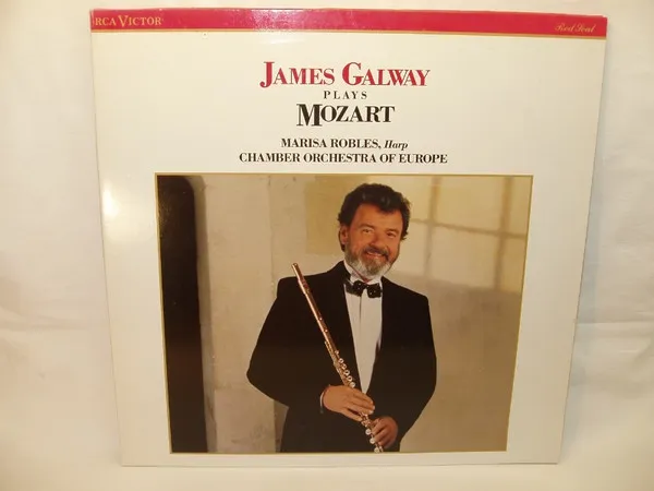 Plays Mozart