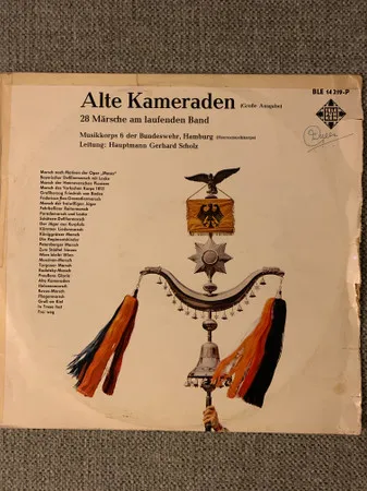 Alte Kameraden - 28 Märsche Am Laufenden Band (Marschpotpourri) (Große Ausgabe)