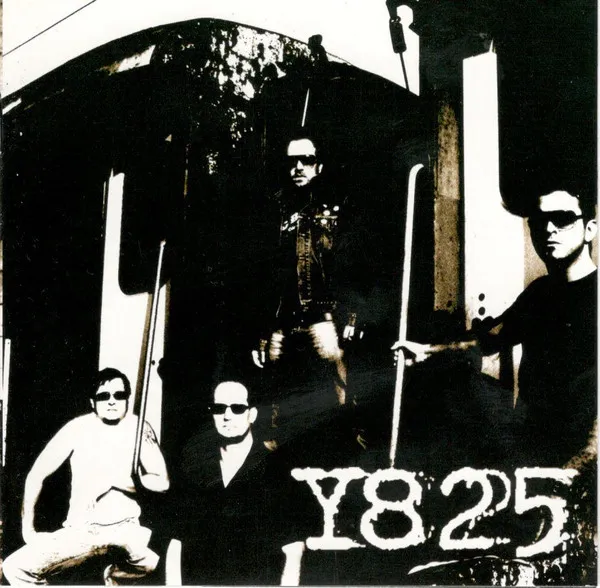 Y825