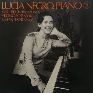 Lucia Negro, Piano