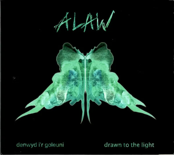 Denwyd I'r Goleuni / Drawn To The Light